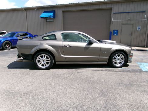 Used 2005 Ford Mustang GT RWD image 5