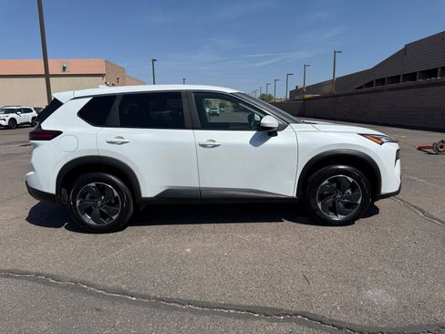 Certified 2025 Nissan Rogue SV image 4