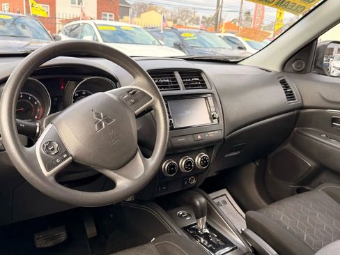 Used 2023 Mitsubishi Outlander Sport ES image 17