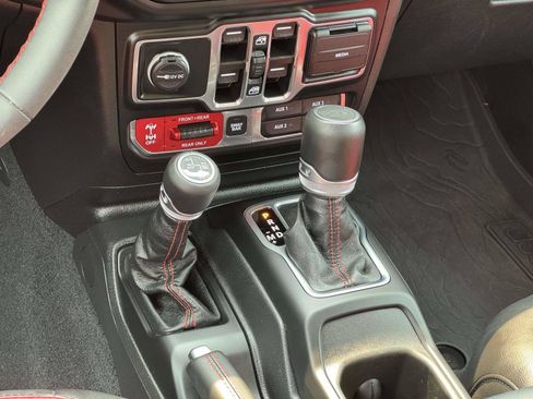 Used 2023 Jeep Wrangler Unlimited Rubicon 4xe AWD/4WD image 5