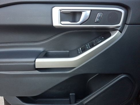 Used 2021 Ford Explorer XLT image 14