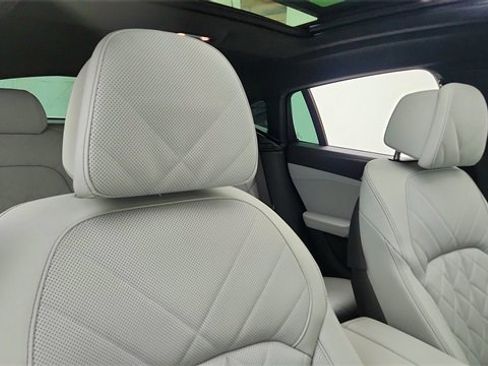 Used 2023 BMW X6 xDrive40i w/ M Sport Package image 23