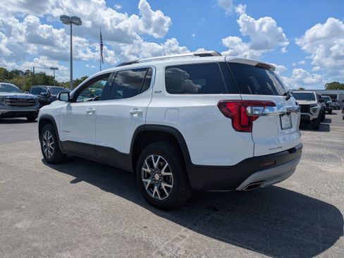 Used 2023 GMC Acadia SLT w/ LPO, Floor Liner Package FWD image 5