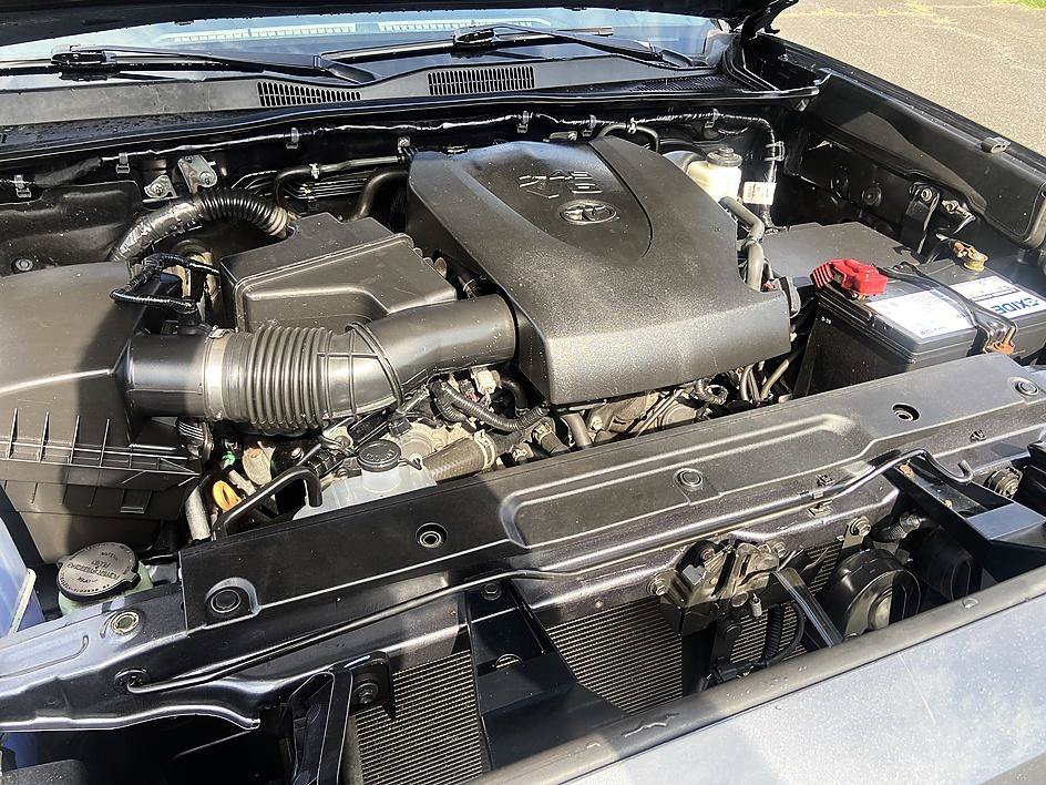 Used 2020 Toyota Tacoma TRD Sport w/ TRD Premium Sport Package AWD/4WD image 18