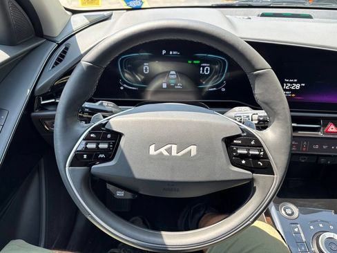 Certified 2025 Kia Niro EX w/ EX Cold Weather Package FWD image 29