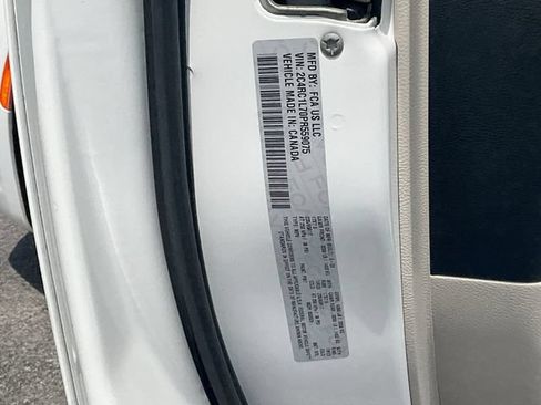Used 2023 Chrysler Pacifica Touring-L FWD image 37