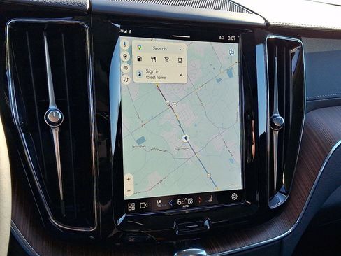 Certified 2024 Volvo XC60 B5 Ultimate image 17