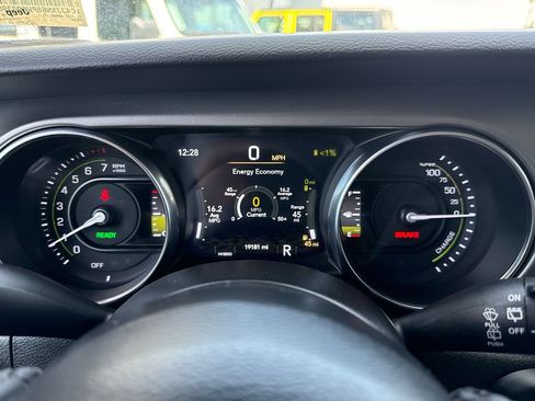 Certified 2023 Jeep Wrangler Unlimited w/ 8.4" Radio Group AWD/4WD image 32