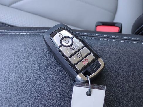 New 2025 Ford Escape SE w/ PHEV Premium Package image 34