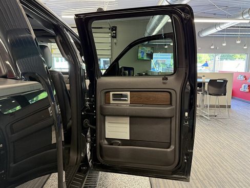 Used 2014 Ford F150 Lariat w/ Lariat Chrome Package AWD/4WD image 21
