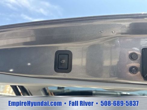 Used 2018 Toyota Highlander XLE AWD/4WD image 9