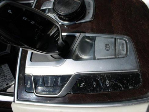 Used 2016 BMW 750i xDrive image 22