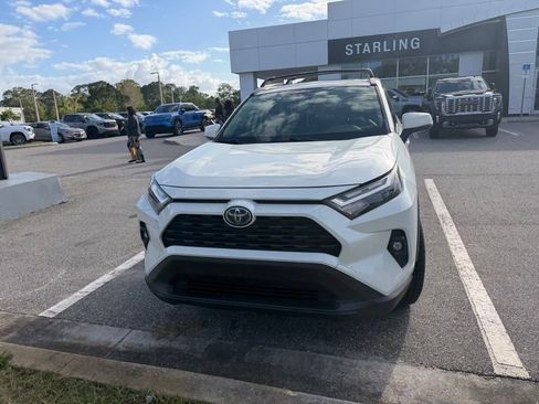 Used 2022 Toyota RAV4 XLE Premium image 3