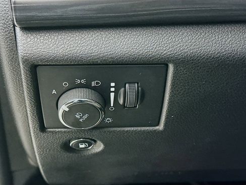 Used 2019 Jeep Grand Cherokee Laredo w/ Security & Convenience Group AWD/4WD image 15