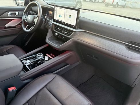 Used 2025 Ford Explorer Platinum image 12
