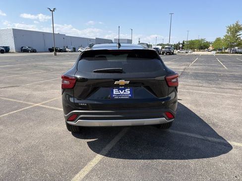 New 2026 Chevrolet Trax LT w/ LT Convenience Package FWD image 6