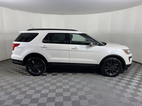 Used 2019 Ford Explorer XLT w/ Equipment Group 202A image 8