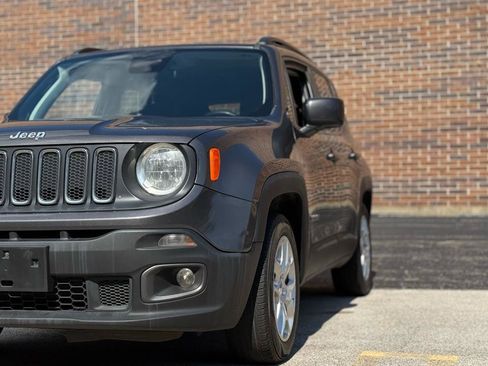 Used 2018 Jeep Renegade Latitude FWD image 5