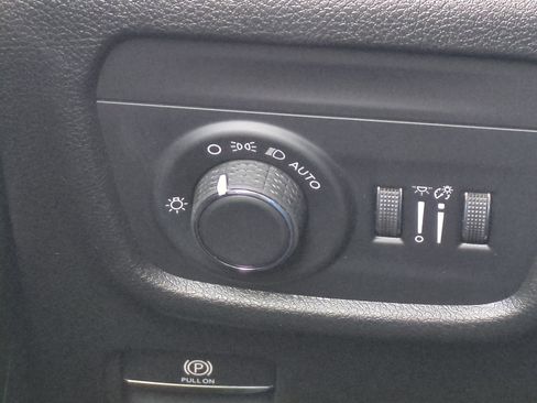 New 2025 Jeep Grand Cherokee Laredo w/ Luxury Tech Group I image 30