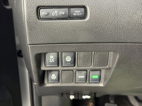 Used 2022 Nissan Rogue Sport SV image 17