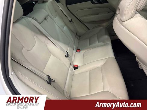 Used 2024 Volvo XC60 B5 Plus image 35