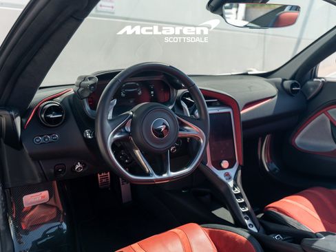 Used 2024 McLaren 750S Spider RWD image 14