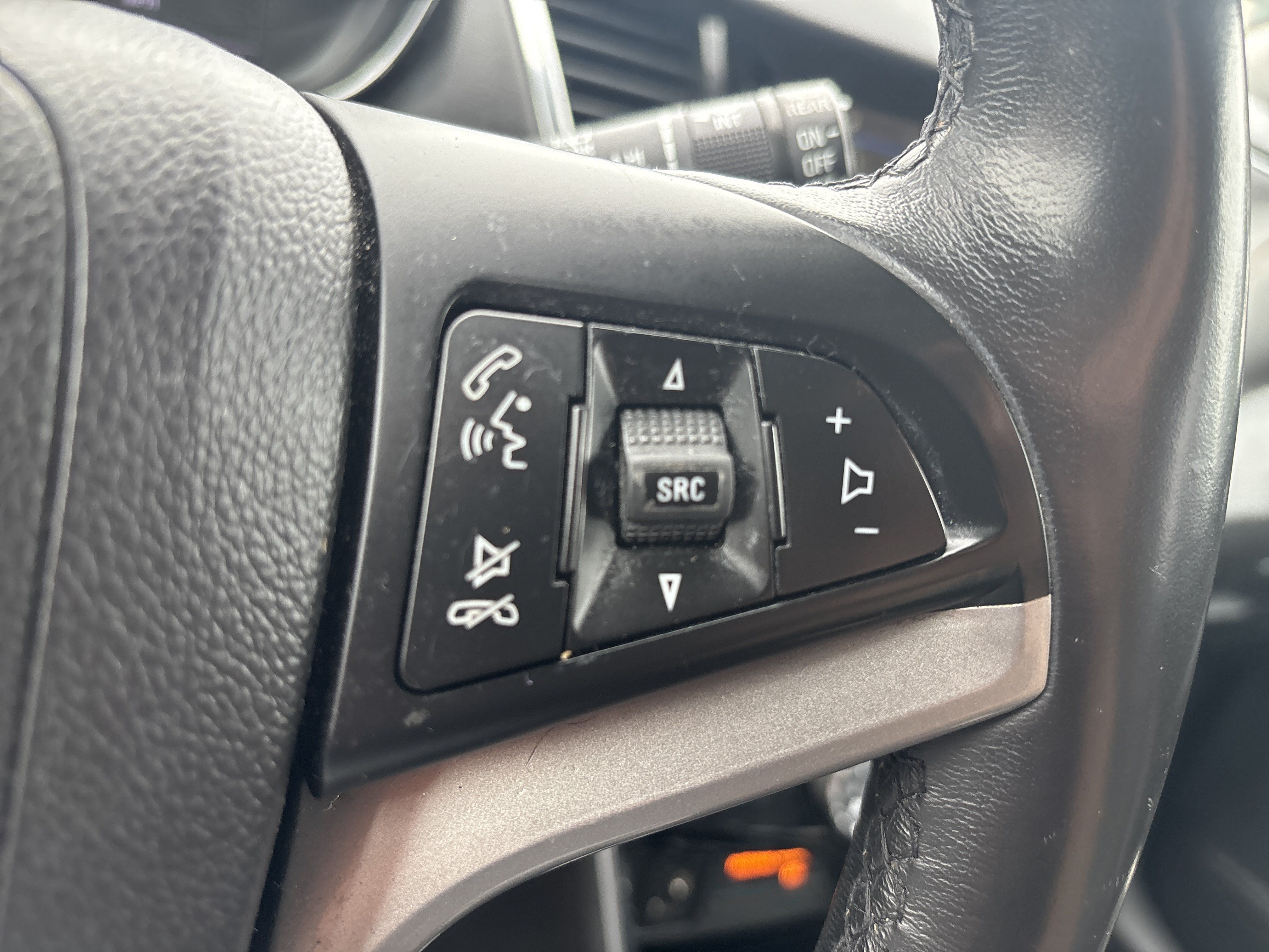 Used 2019 Chevrolet Trax Premier w/ Midnight Edition AWD/4WD image 15