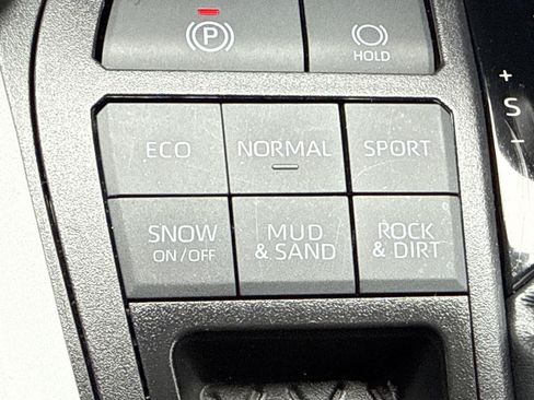 Used 2025 Toyota RAV4 XLE AWD/4WD image 19