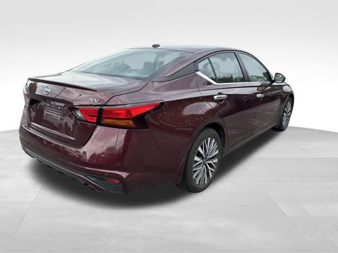 Used 2024 Nissan Altima 2.5 SV w/ SV Premium Package FWD image 5