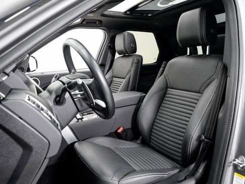 Used 2023 Land Rover Discovery S R-Dynamic image 5