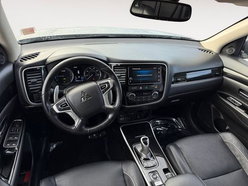 Used 2018 Mitsubishi Outlander SEL image 15