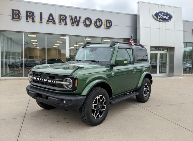 Used 2022 Ford Bronco Outer Banks AWD/4WD image 1
