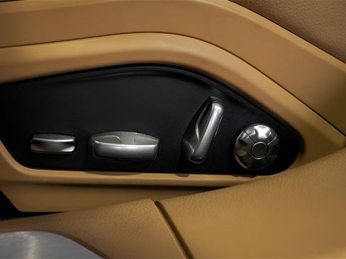 Used 2020 Porsche Panamera 4 image 23