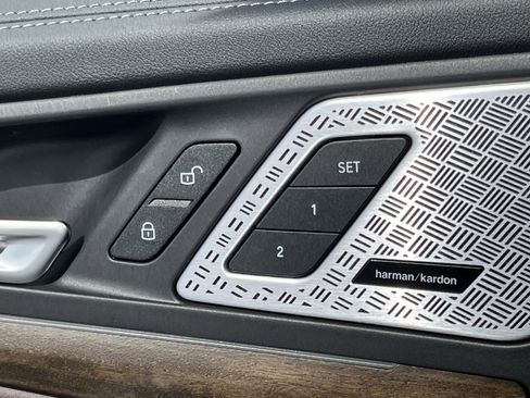 Used 2025 BMW X1 xDrive28i w/ Technology Package image 16