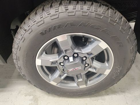 New 2026 GMC Sierra 2500 SLT AWD/4WD image 17