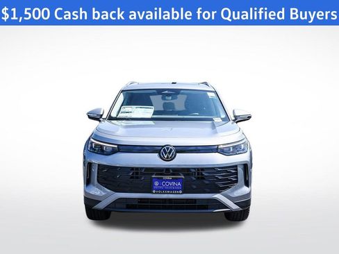 New 2025 Volkswagen Tiguan SE image 2