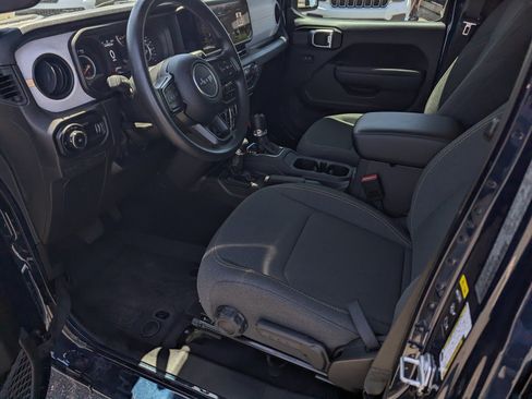 Used 2025 Jeep Wrangler Unlimited Sport AWD/4WD image 9