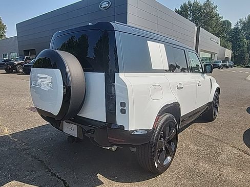 New 2026 Land Rover Defender 110 X-Dynamic SE AWD/4WD image 7