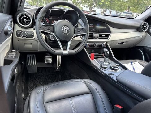 Used 2019 Alfa Romeo Giulia AWD w/ Quick Order Package 22J Sport image 18