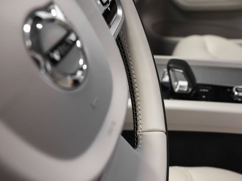 Used 2025 Volvo XC60 B5 Plus w/ Protection Package Premier image 36