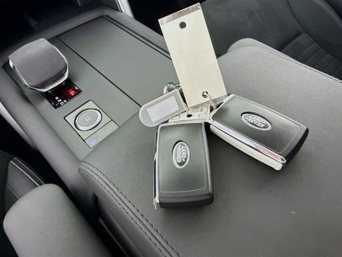 Used 2024 Land Rover Discovery S AWD/4WD image 16