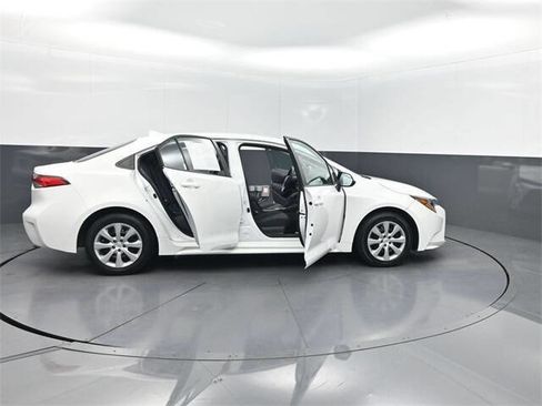 Used 2022 Toyota Corolla LE image 36