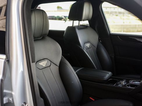 Used 2021 Bentley Bentayga AWD/4WD image 27