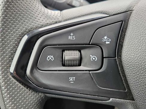 Used 2025 Chevrolet Trax LT FWD image 23
