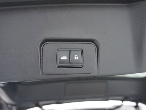 Used 2021 Nissan Rogue SV w/ Premium Package image 23