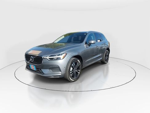 Used 2019 Volvo XC60 T6 Momentum w/ Multimedia Package image 4