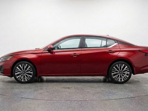 Used 2025 Nissan Altima 2.5 SV image 5