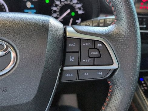 Certified 2022 Toyota Sienna XSE image 30