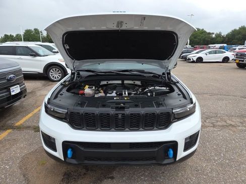 Used 2024 Jeep Grand Cherokee Trailhawk w/ Luxury Tech Group III image 16