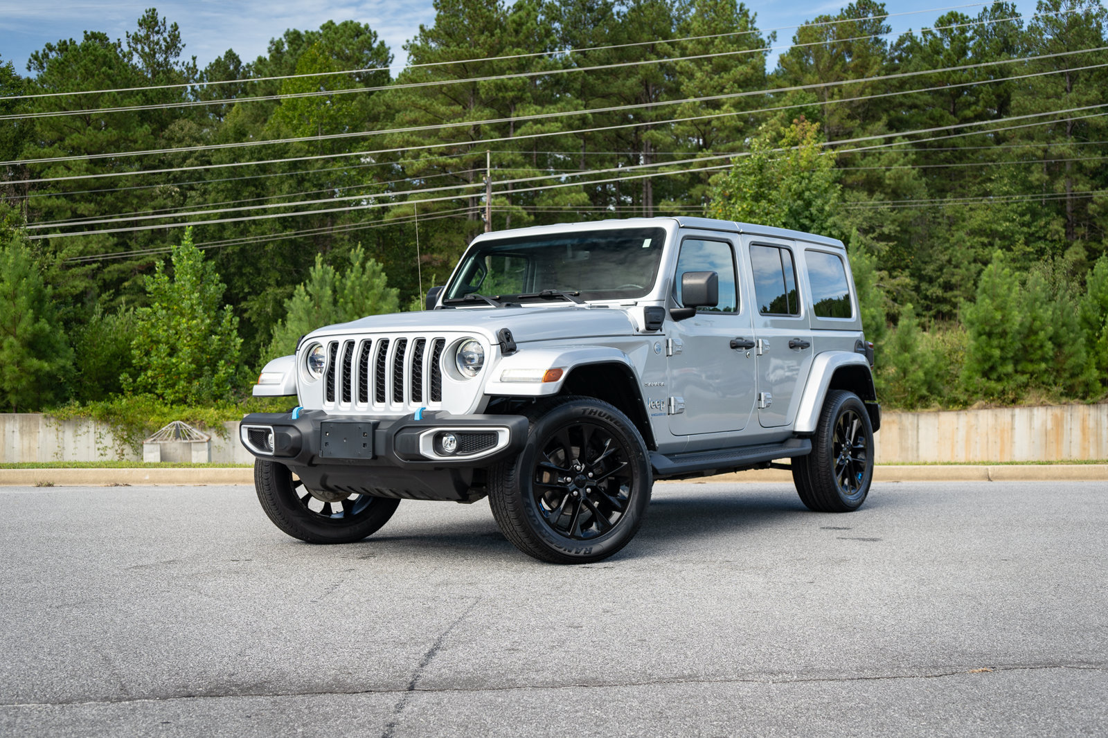 Used 2023 Jeep Wrangler Unlimited Sahara w/ Cold Weather Group AWD/4WD image 1